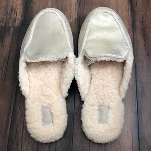 Slip on gold ugg slippers